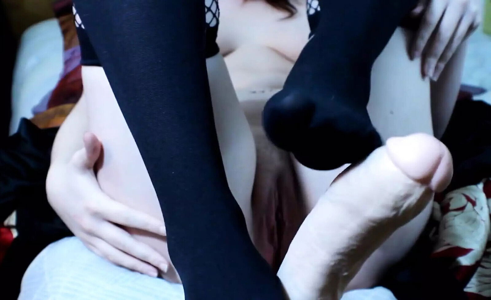 Gamer girl Roxy footjob with inch dildo