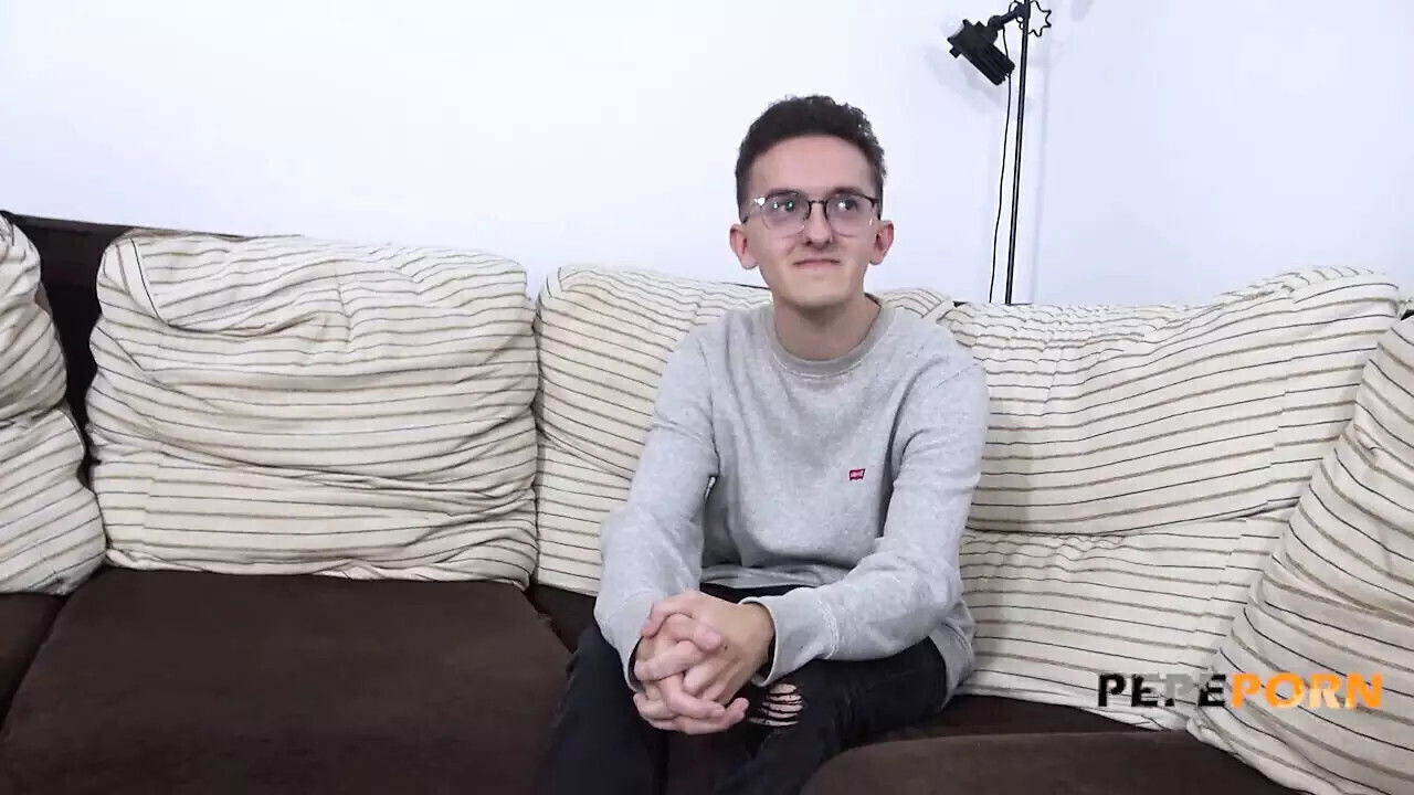 Sexy Latin Luana makes porno