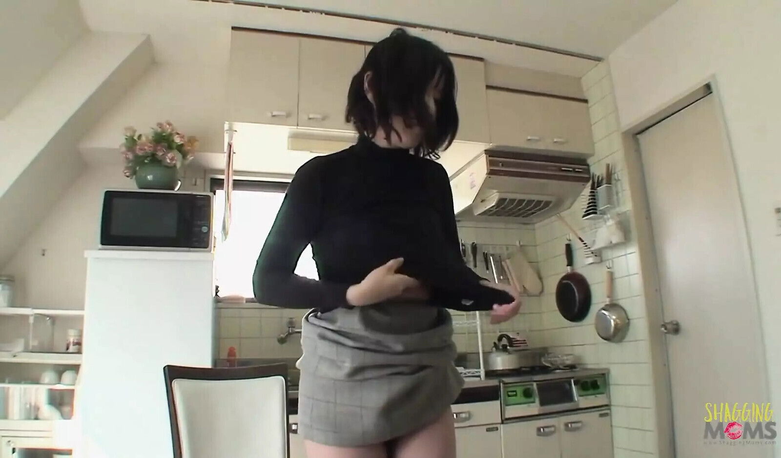 Asian woman likes fuck lets give creampie