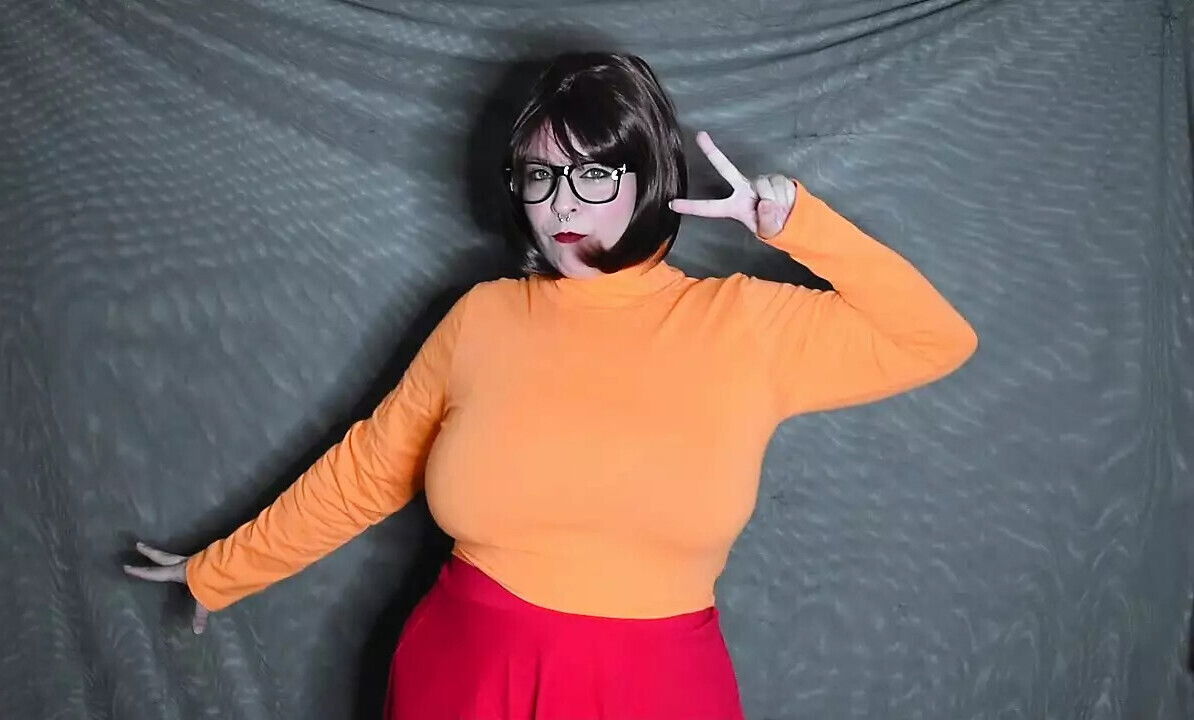 Velma Cosplay strip