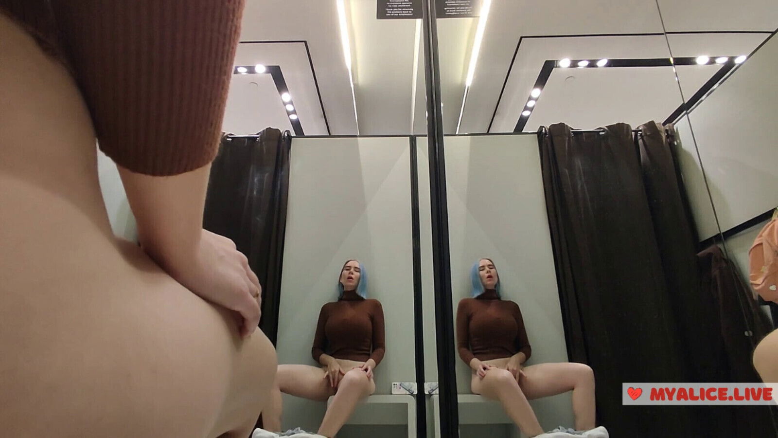Risky masturbation fitting room mall. wanted take risk quick orgasm fucking myself fitting