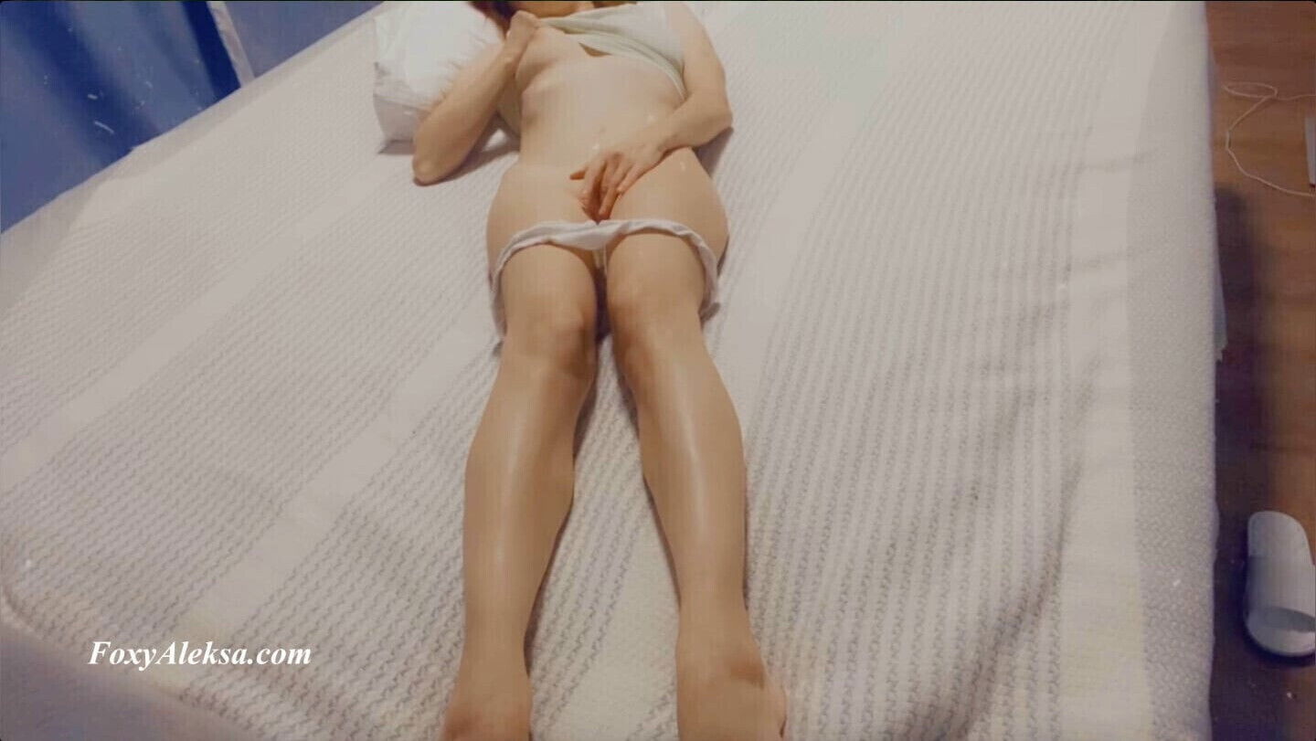 Home caught stepsister while masturbating orgasm. Orgasm when alone home.