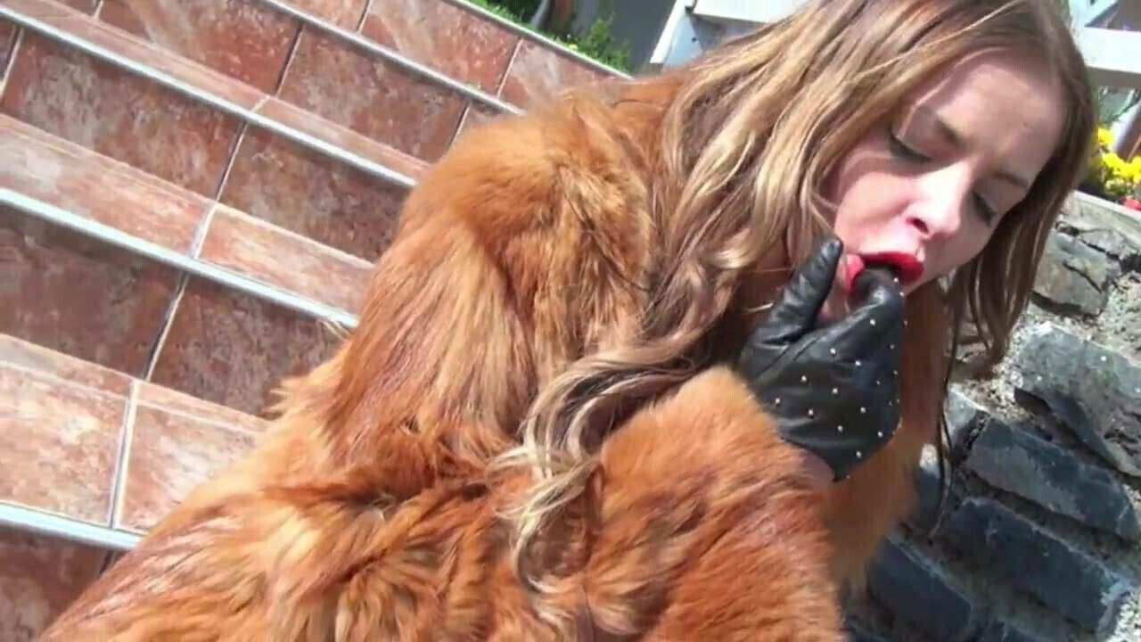 Fur&Boots&Smoking