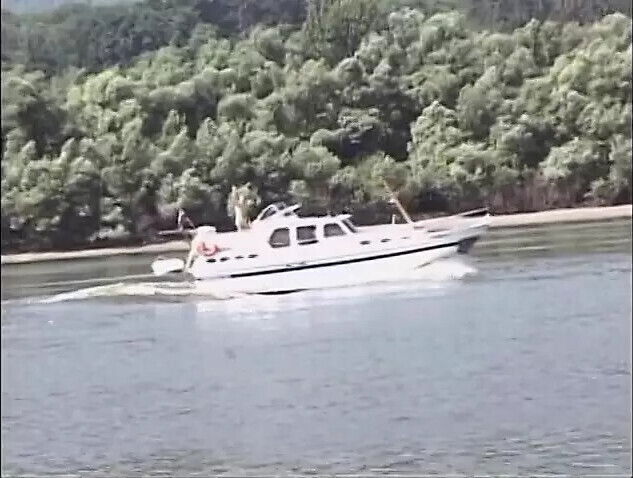 sluts dildo fuck cunt muff dive beach