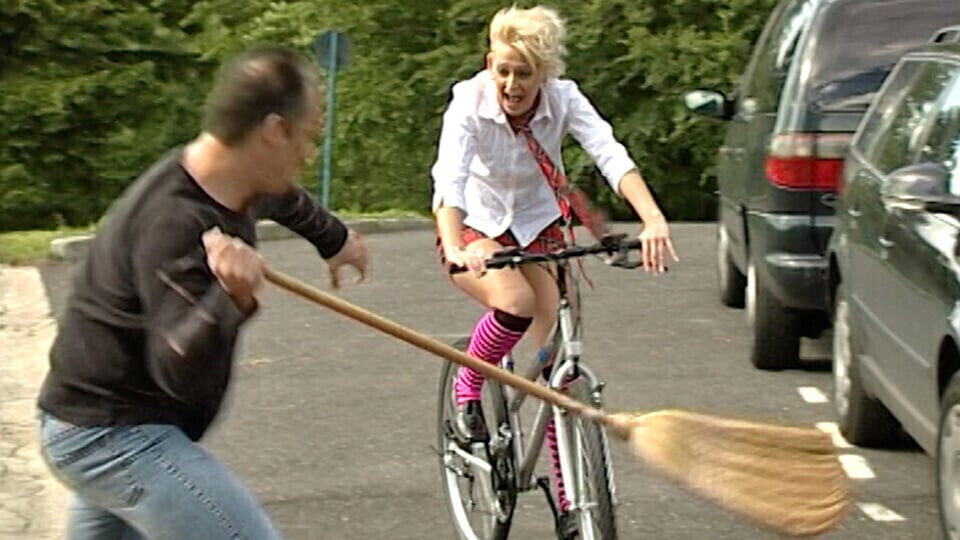 Mature seduces petite blonde with chocolate huge