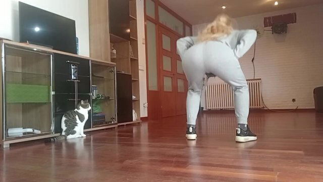 personal trainer gives free classes exchange blowjobs