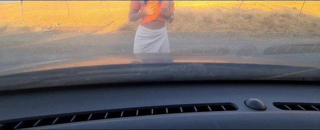 Il GUARDONE mi sborra dentro. Cornuto guarda la MOGLIE troia scopare nel PARCHEGGIO. (DALOGHI ITA)