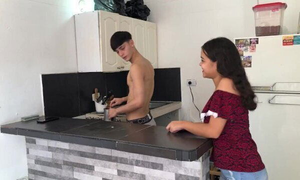 AMATEUR SEXO CASERO VECINA MORENA, DIJO QUERIA BESARA LENGUA HERMOSA