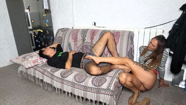 sorellastra sorpresa fratellone sapendo punto debole