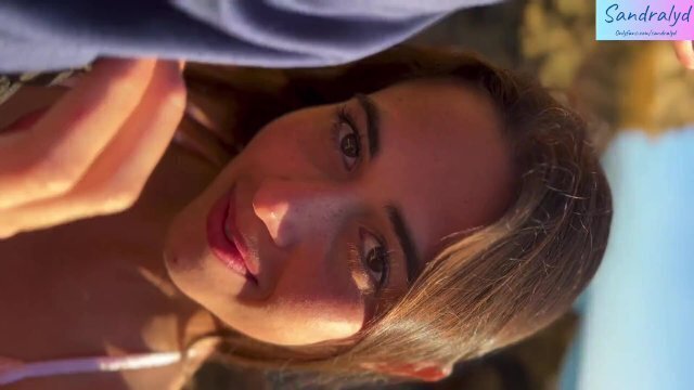 gusta jugar pezones duros. desnudo usando boca hago mamada increíble