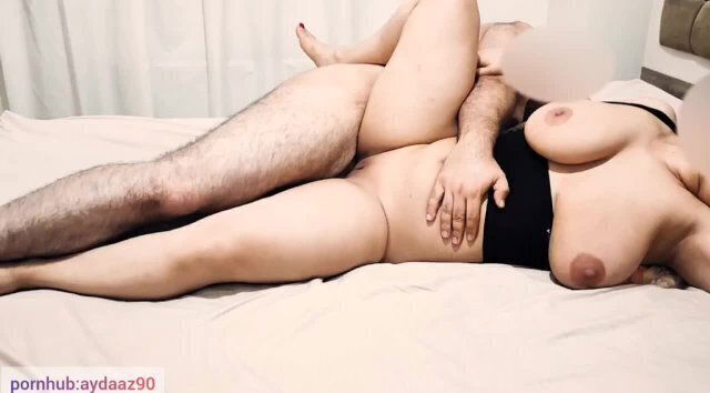 خوابیده بودم اومد انقدر سینه کصمو مالید حشریم آخرشم آبشو ریخت سینه صورتم