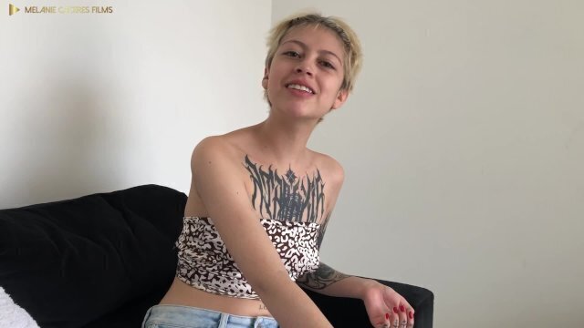 espiándola mientras se cambia de ropa - porno en español