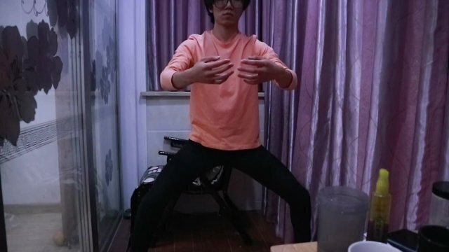 男女都该练练的一个动作强身健体还瘦身