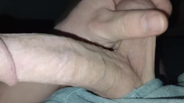 Huge&horny handjob