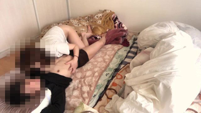 Real amateur couple's morning sex. Facesitting, blowjob, nipple licking boyfriend agony