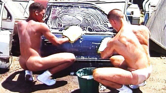 NAKED JUNKYARD BOYZ into sudsy soap fight