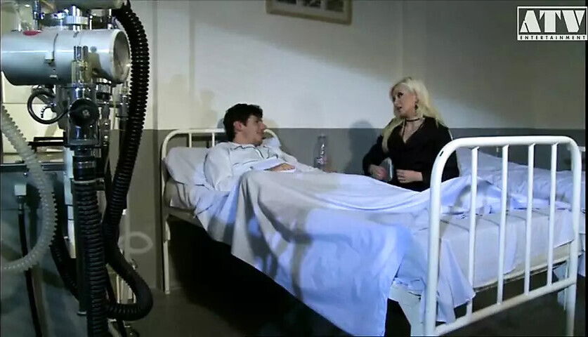 Light haired slut Lexis pussy stretched