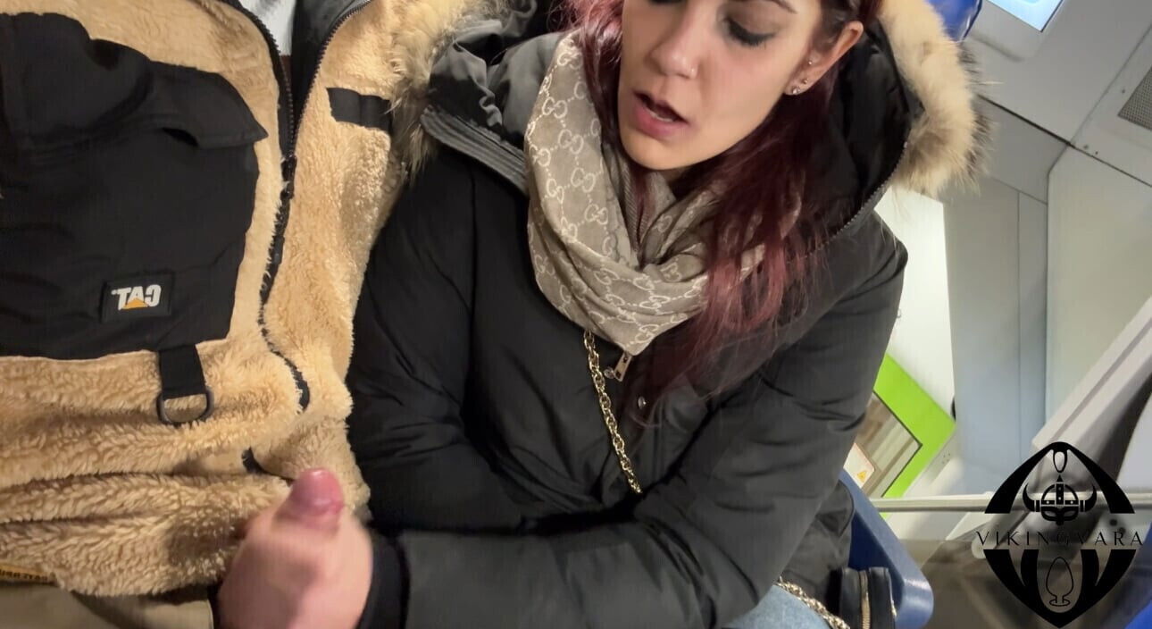 Handjob fast with cumming mouth between train seats