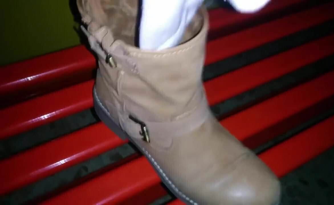 Gym Unknown Milf's Ankle Boots Job - 25.9.2017