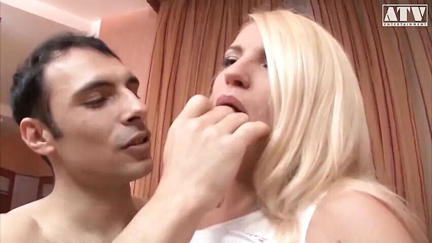 Brithany slut with small golden hair gets