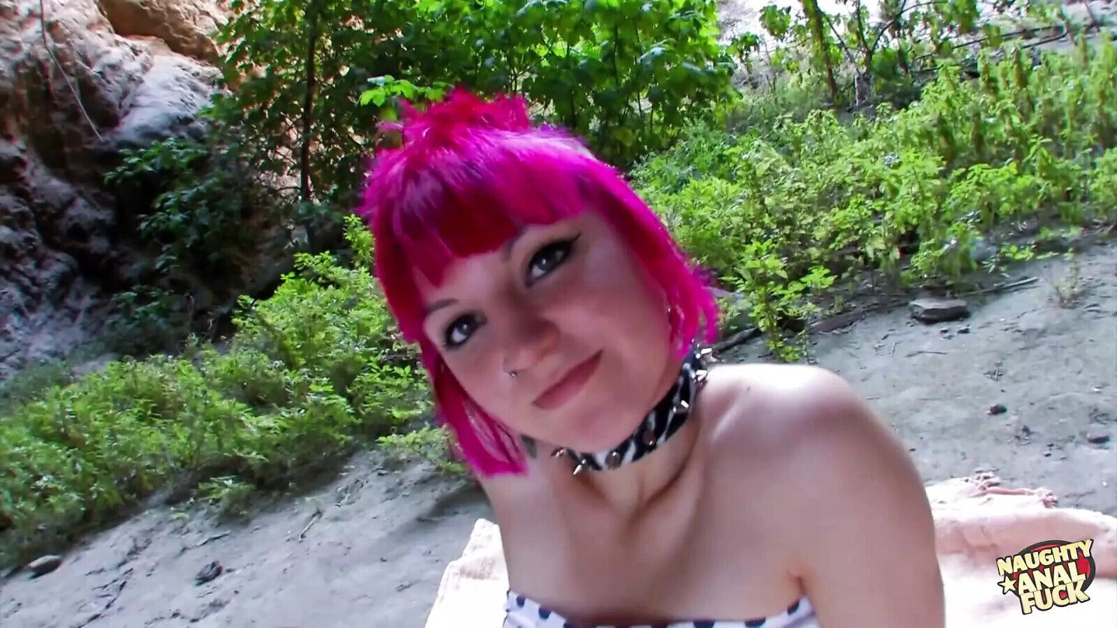 Gaping holes filled punk chick screams more