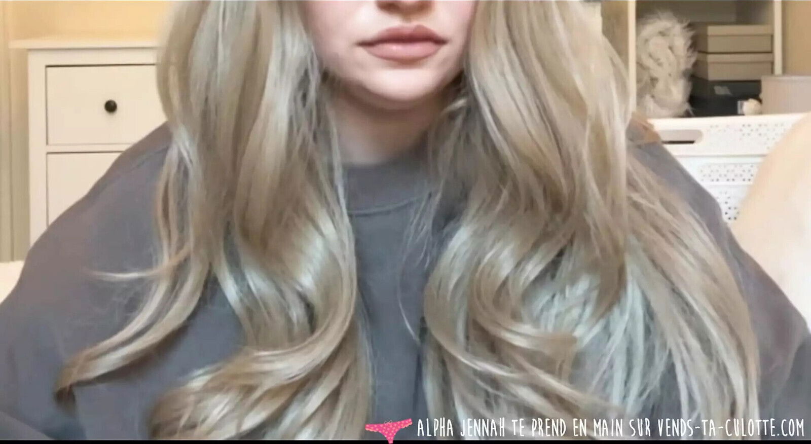 Vends-ta-culotte Humiliating instructions submissive sexy young dominatrix