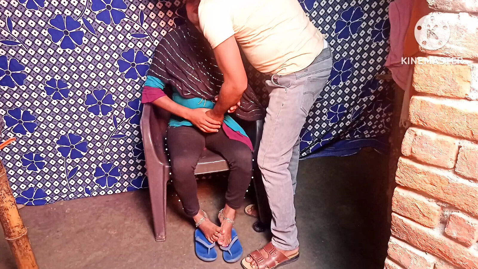 Indian neighbor alone girl's pussy fucked home. Hindi voice. XDESI.