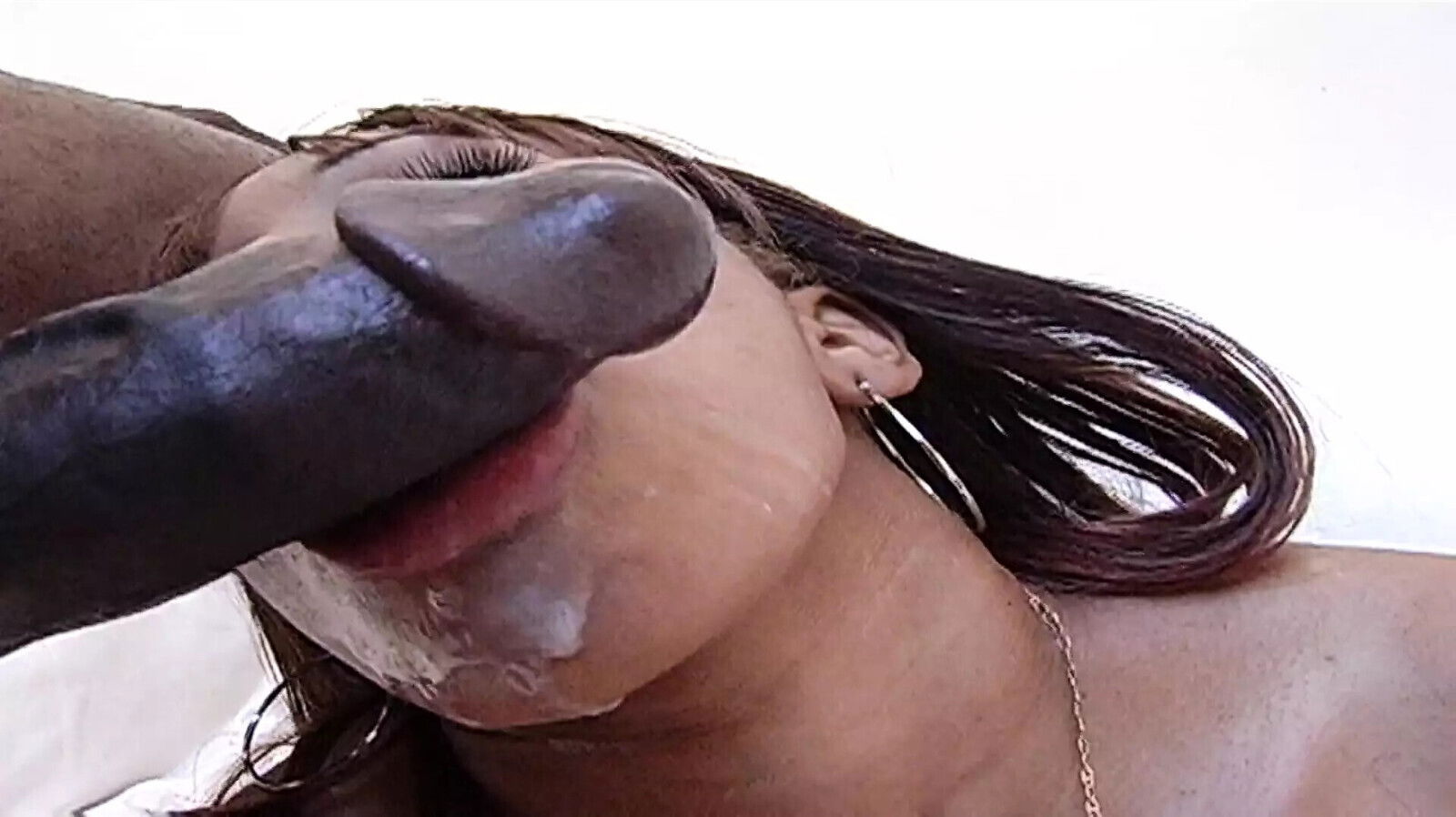 Green ebony wraps sweet lips around hard