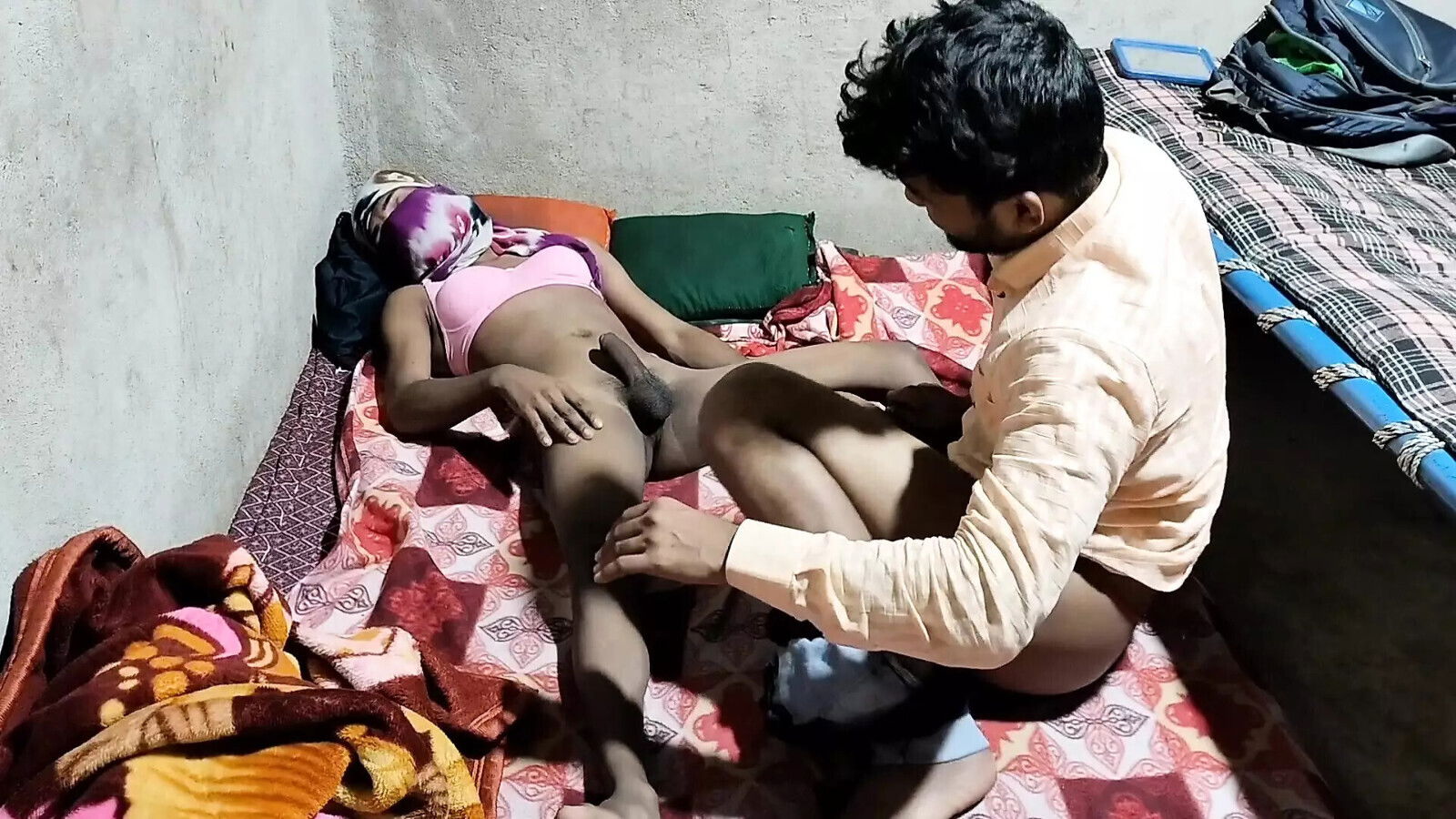 ghar muth tabhi mere chacha mujhe muth marte huye dekh liye unhone mujhe chod diye.