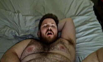 Tr&iacute_o gordos peludos chupan pollas follan pelo (Short Video)