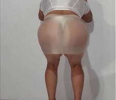 modelando mi faldita transparente y se me ve la tanga