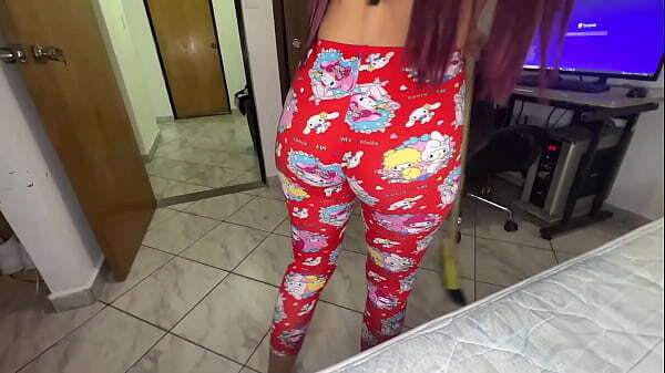 Hermosa Hijastra Limpiando Cuarto Buena esta Gran Culo Delicioso