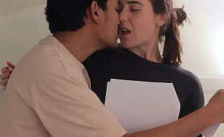 Roommates Role-play the scene of the Princess and the Commoner