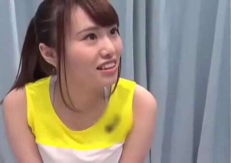 【マジックミラー号】巨乳なアスリート女子大生が手マンで濡らされてインタビューされながら生挿入！