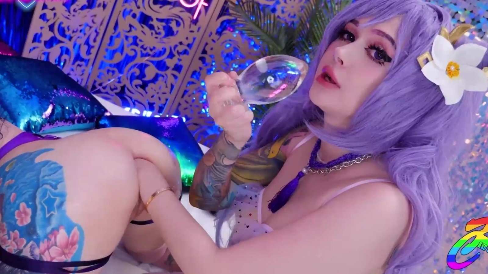 Bright chicks cosplay Raiden Keqing enjoy sensual fisting.