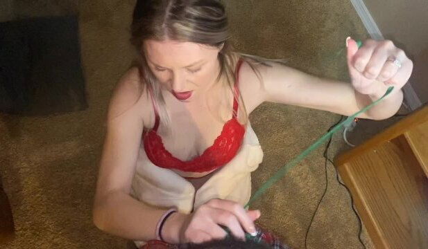 Kayli gets Christmas Creampie!