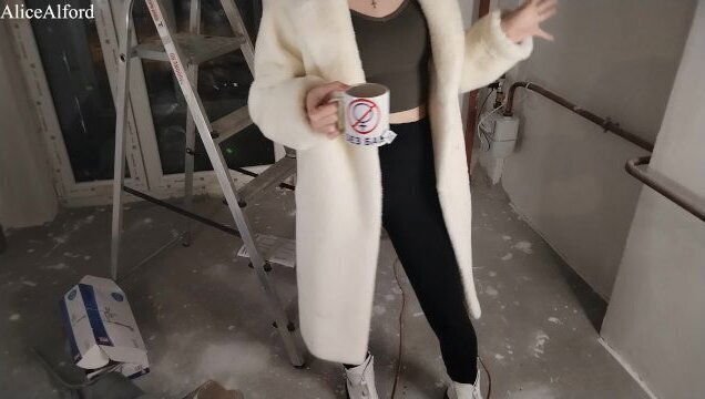 Fucked landlady instead renovating flat