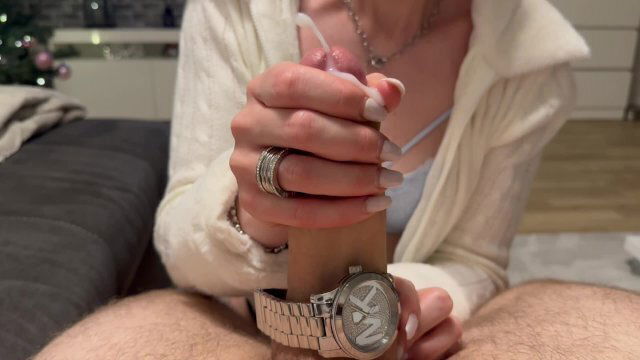 gave Boyfriend HAPPY YEAR Handjob gave Cumshot with Watch