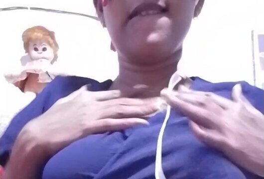 ශෂීට වෙලා ඉන්න Lankan Girl very horney