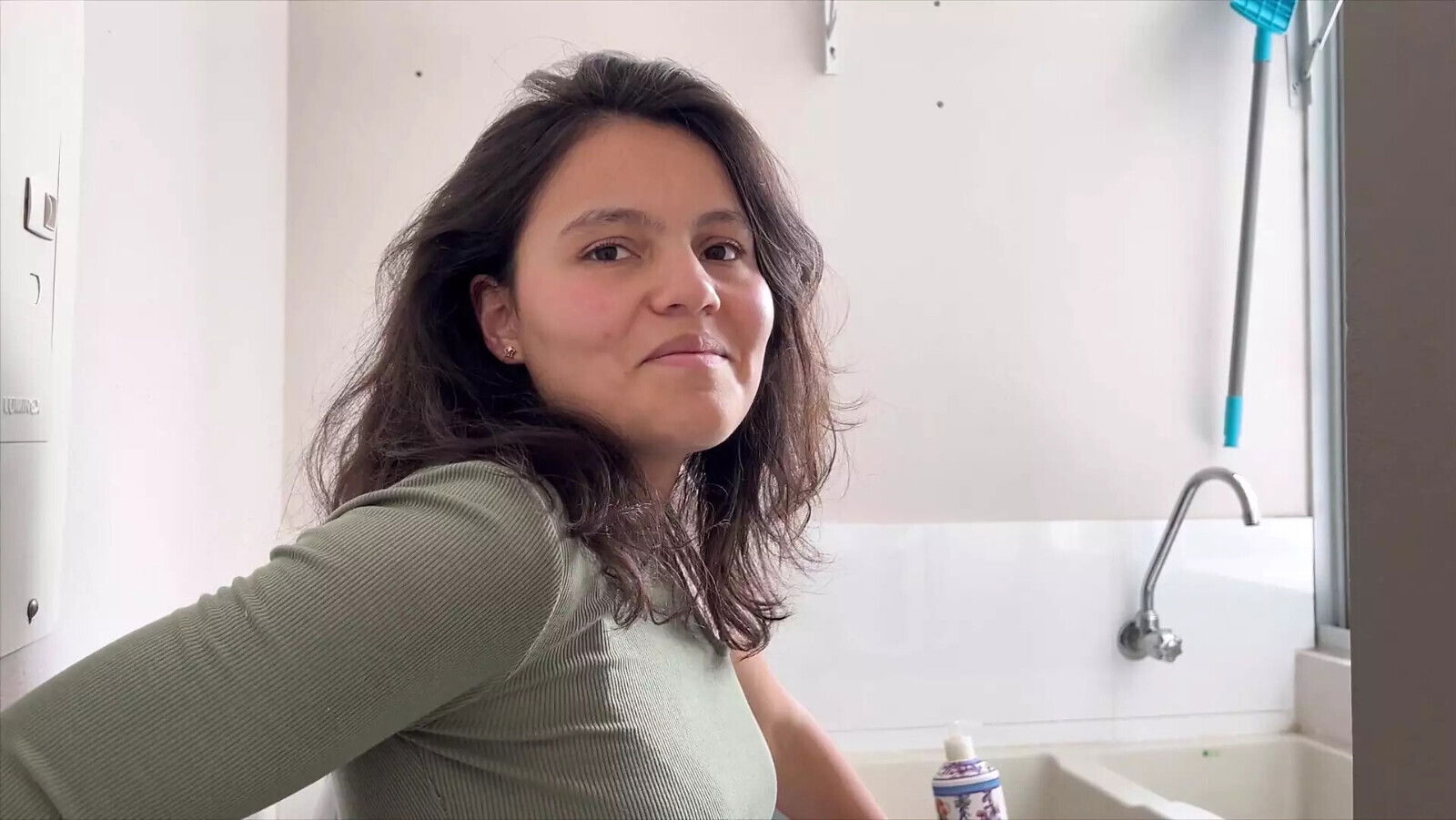 window!! They're going realize like lesbians!!