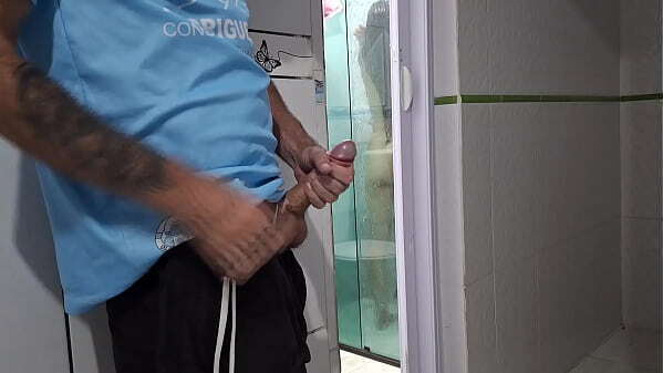 Pediu usar banheiro banho