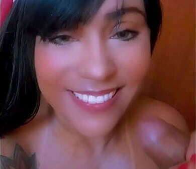 PAMELA FERR&Aacute_RY mam&atilde_e Noel comendo Panetone leitinho