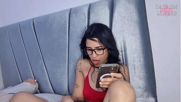 Satisfacci&oacute_n Carahoney porque coman concha mientras edita videos