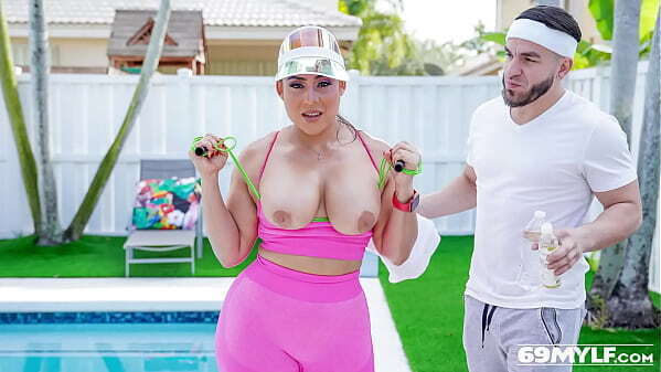 Milf Carmela Clutch Booty Workout