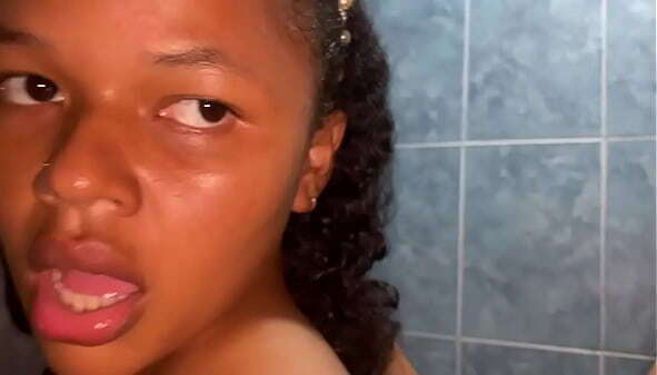 novio compa&ntilde_era cuarto folla duro hasta correrse dentro