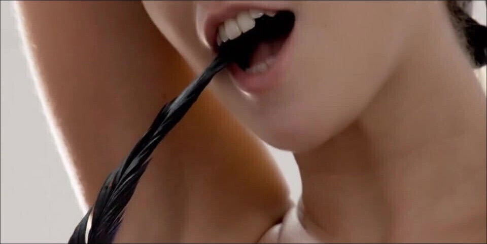 Kasabian You're in love with pyscho erotic videoclip