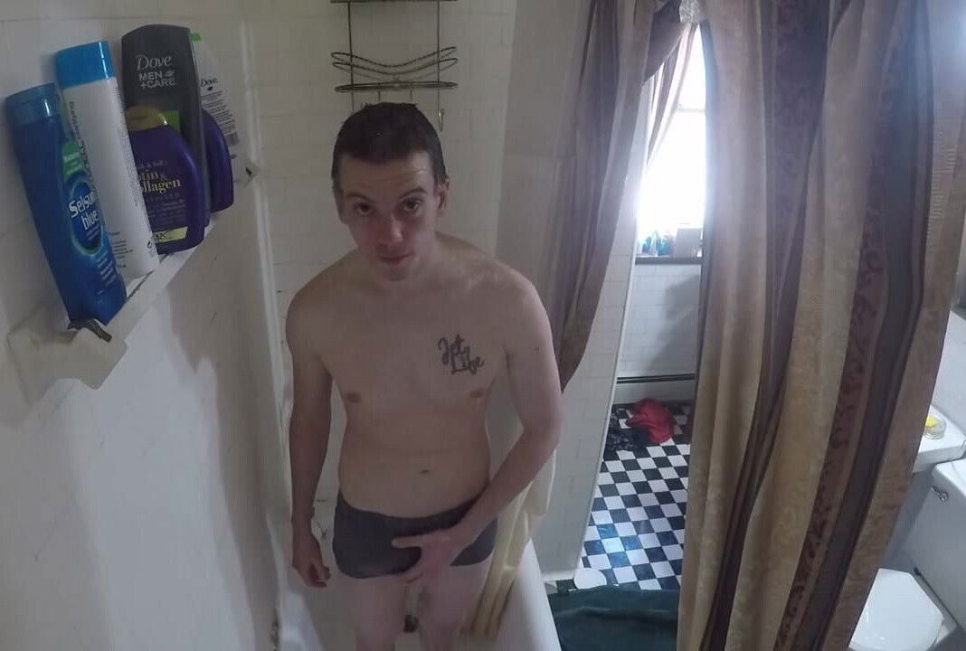 Lance Cage Taking a Shower and Cum for Entertainment