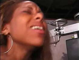 black chick takes boyfriend'_s facial during workout