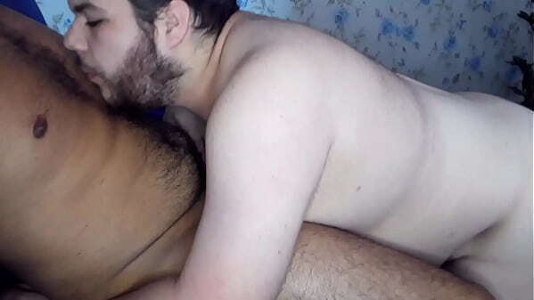 Novinho Peludo Maltratou Cuzinho Parte (COMPLETO XVIDEOS RED) Gordinho guloso chupa pentelhudo novinho