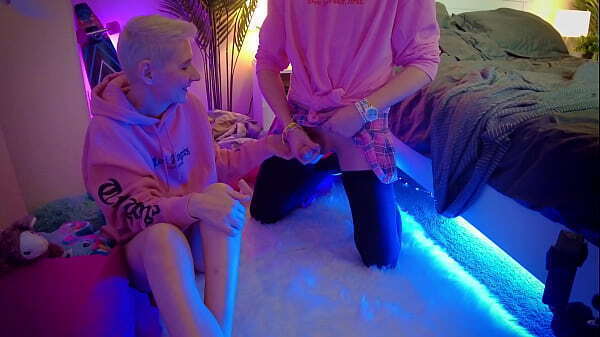 Cozy masturbaton fron girl